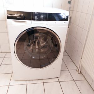 Waschtrockner im Bad vorhanden
